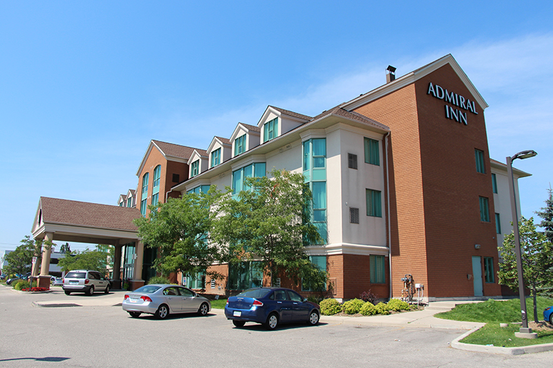 Outside view of the Admiral Inn Mississauga Hotel